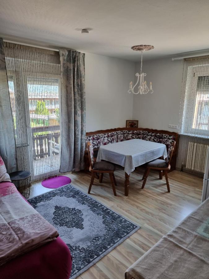 Ferienhaus Burgblick Treffen Esterno foto