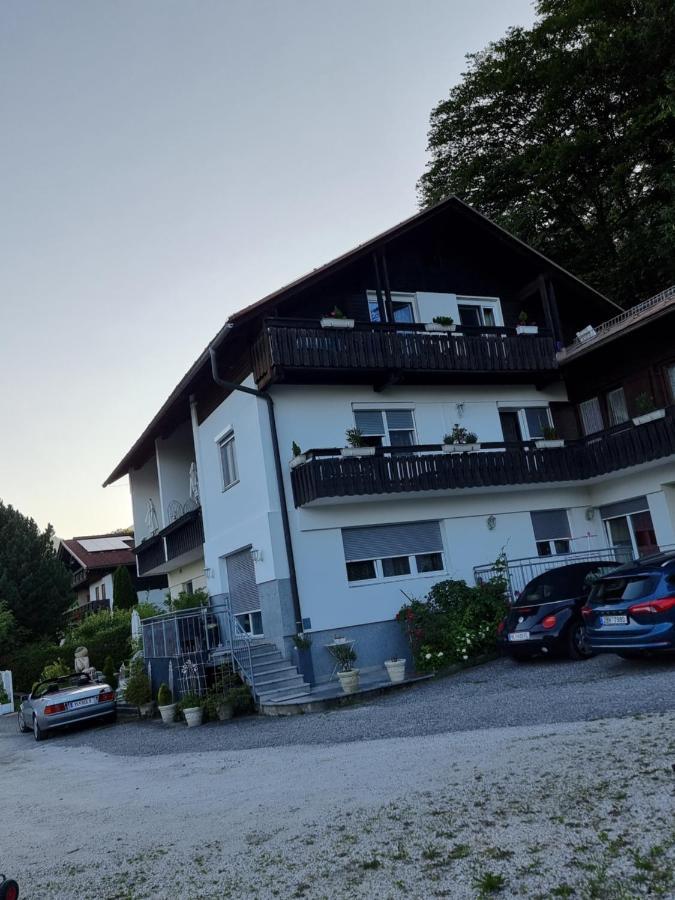 Ferienhaus Burgblick Treffen Esterno foto