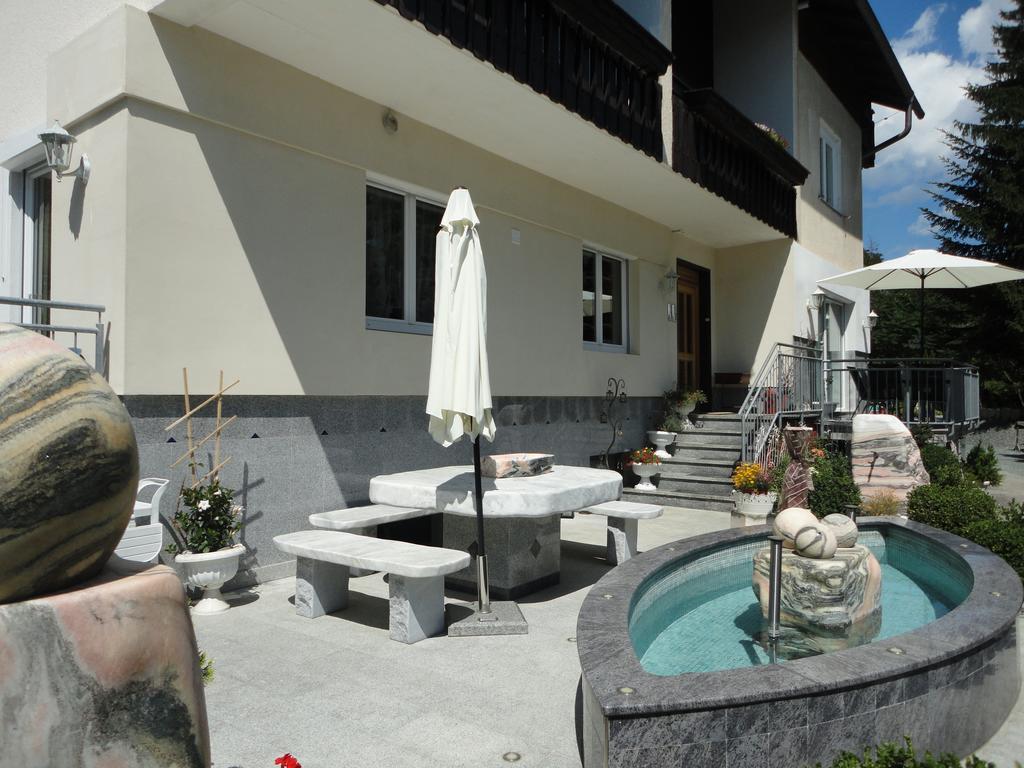Ferienhaus Burgblick Treffen Esterno foto