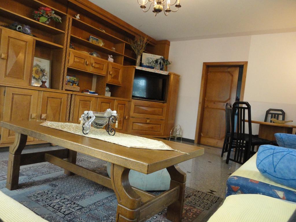 Ferienhaus Burgblick Treffen Esterno foto