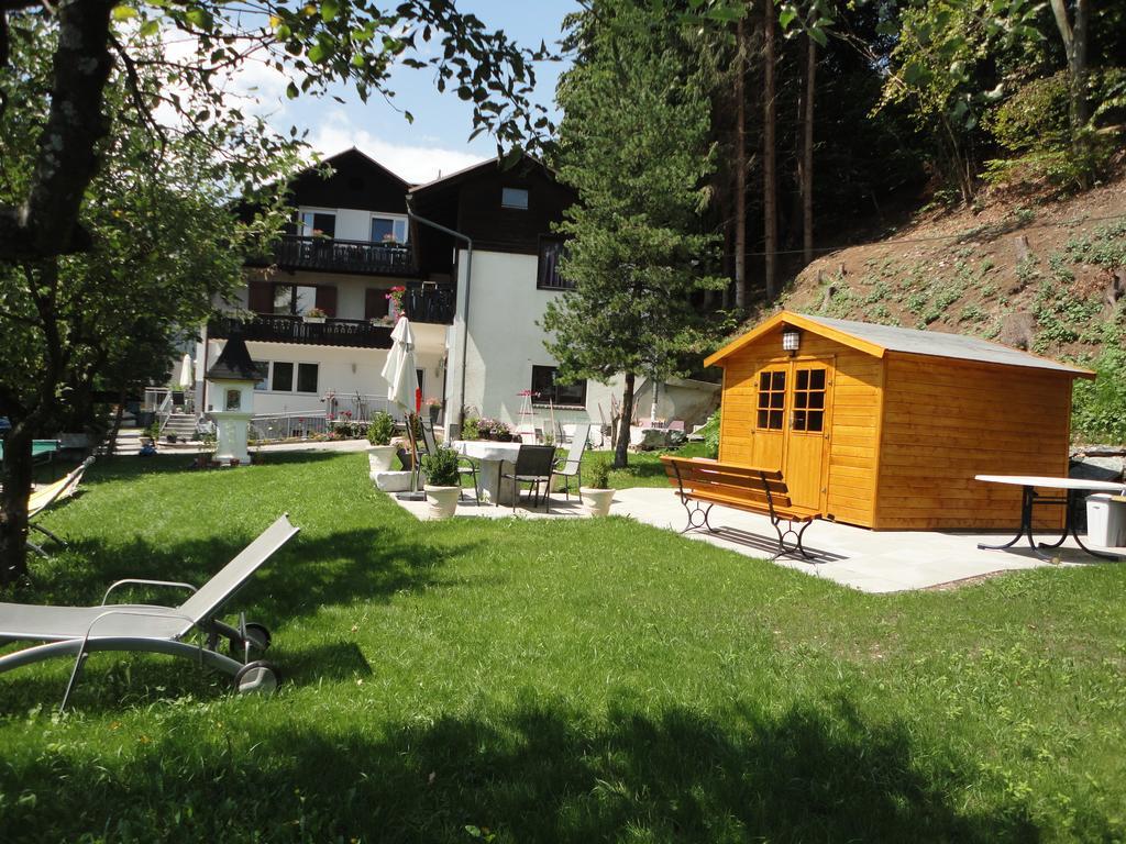 Ferienhaus Burgblick Treffen Esterno foto