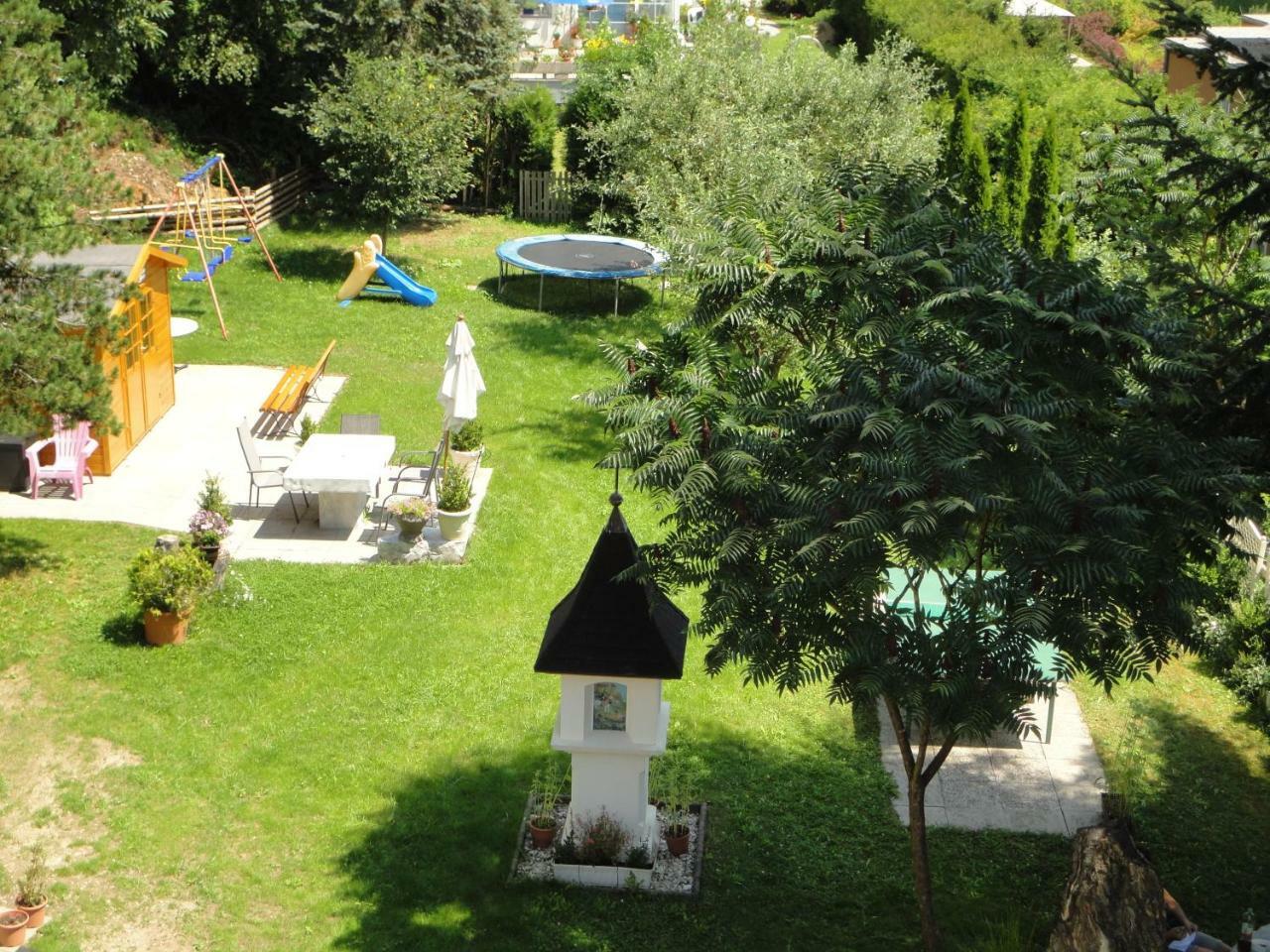 Ferienhaus Burgblick Treffen Esterno foto